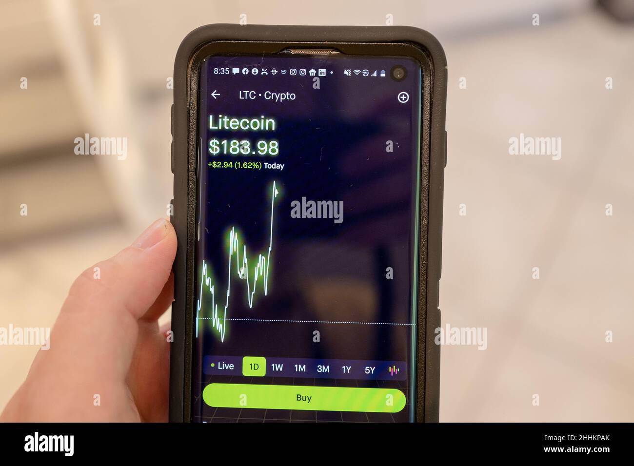 Robinhood finance hi-res stock photography and images - Page 2 - Alamy