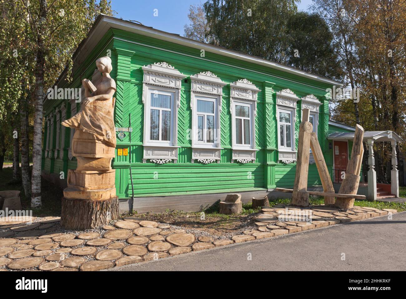 Totma, Vologda region, Russia - September 24, 2020: Department of education of the Totma municipal district and a wooden sculpture Reading in the city Stock Photo