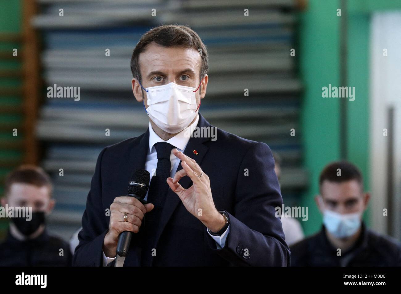 Le president de la Republique francaise, Emmanuel Macron visite un ...