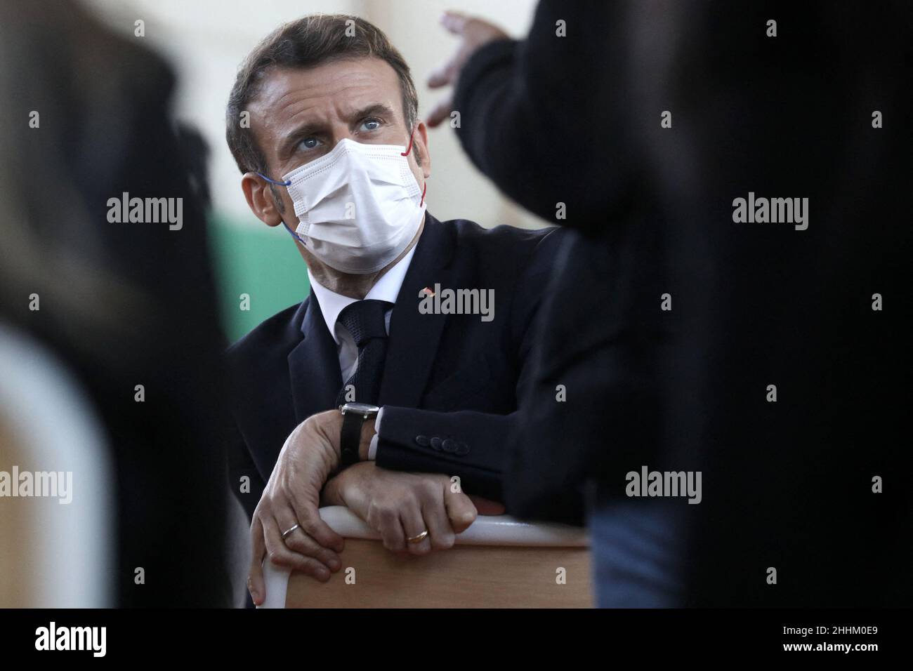 Le president de la Republique francaise, Emmanuel Macron visite un ...