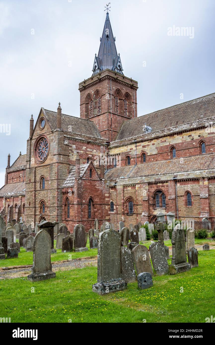 St Magnus Cathedral (south elevation) and Burial Ground in Kirkwall on Mainland Orkney in Scotland Stock Photo