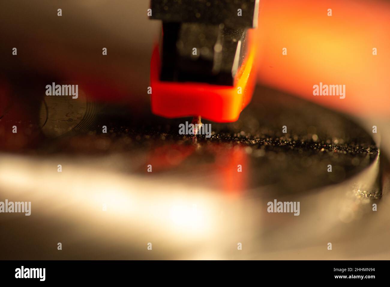 old fashioned turntable with vinyl record Stock Photo - Alamy