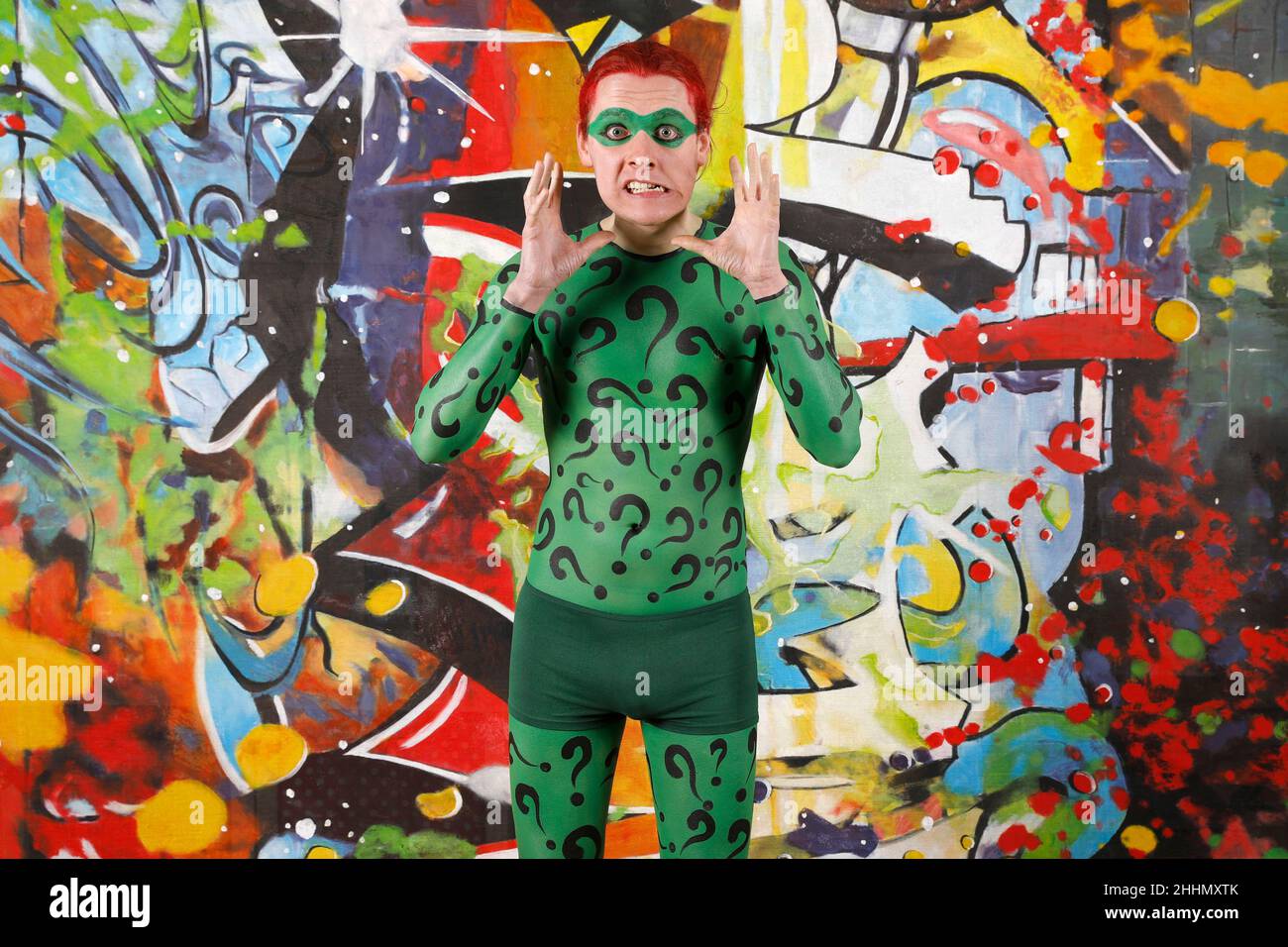 GEEK ART - Bodypainting and Transformaking: Joker meets Riddler Photoshooting with Paul Skupin as Riddler at Duesterwald studio on January 23, 2022 in Hamelin - A project by the photographer Tschiponnique Skupin and the bodypainter Enrico Lein Stock Photo