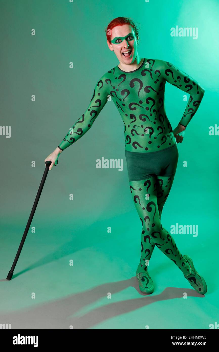 GEEK ART - Bodypainting and Transformaking: Joker meets Riddler Photoshooting with Paul Skupin as Riddler at Duesterwald studio on January 23, 2022 in Hamelin - A project by the photographer Tschiponnique Skupin and the bodypainter Enrico Lein Stock Photo