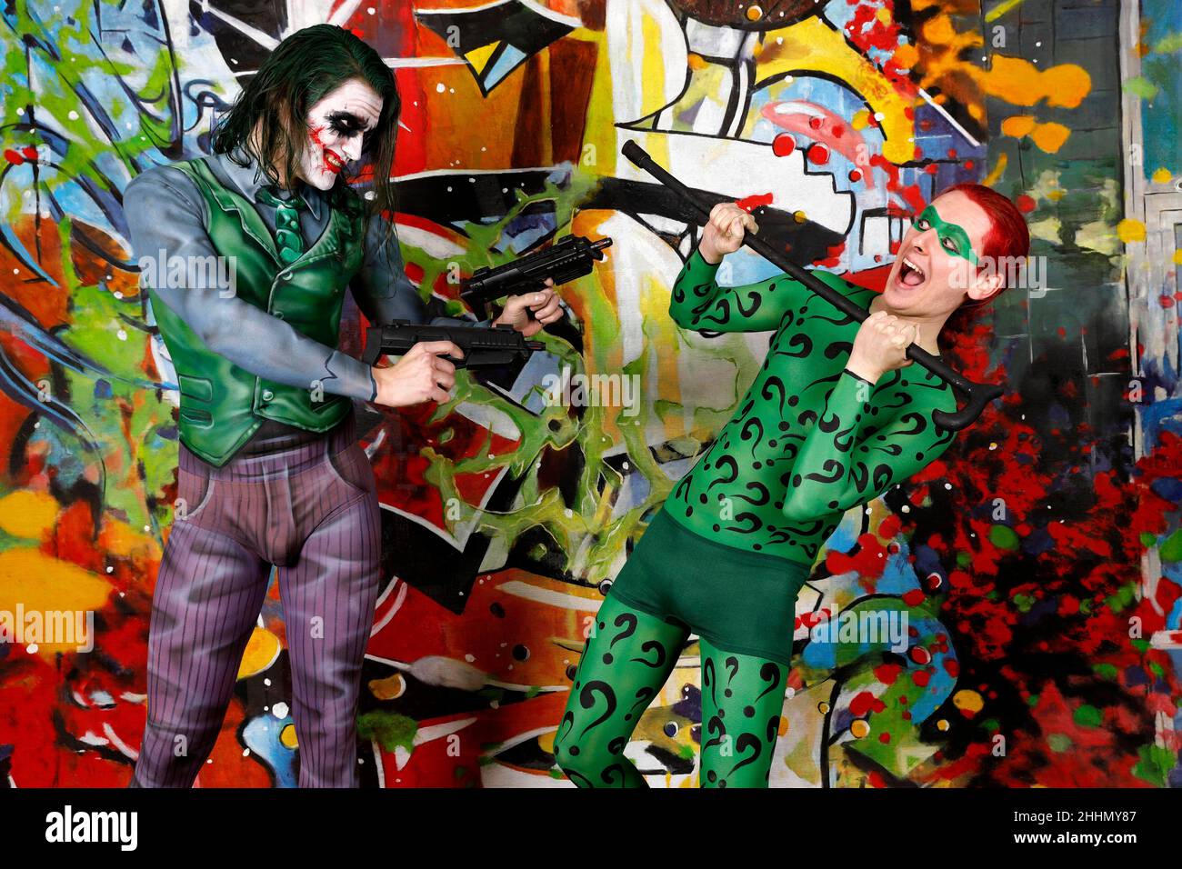 GEEK ART - Bodypainting and Transformaking: Joker meets Riddler Photoshooting with Patrick Kiel as Joker and Paul Skupin as Riddler at Duesterwald studio on January 23, 2022 in Hamelin - A project by the photographer Tschiponnique Skupin and the bodypainter Enrico Lein Stock Photo