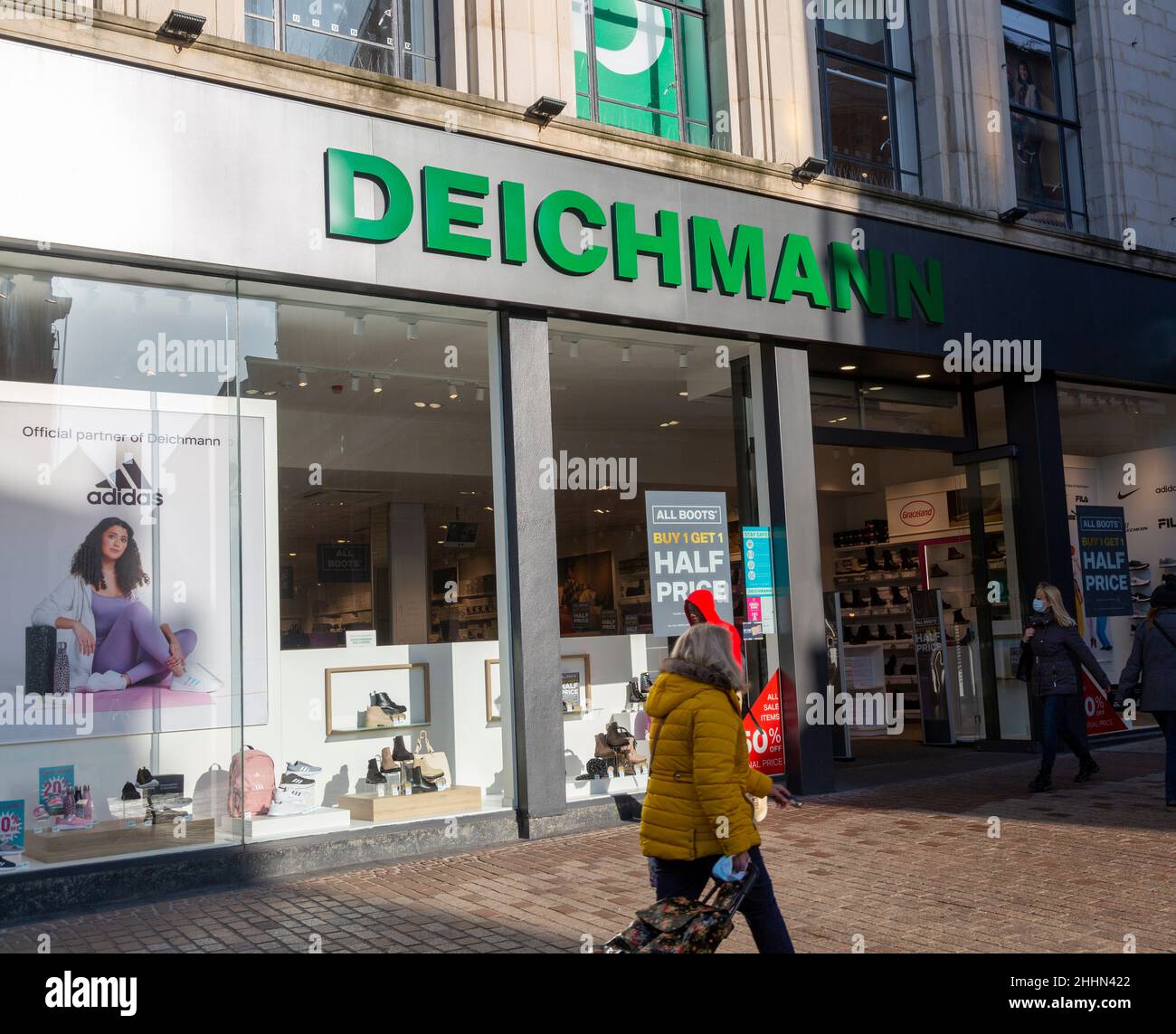 Deichmann shops hi-res stock photography and images - Alamy