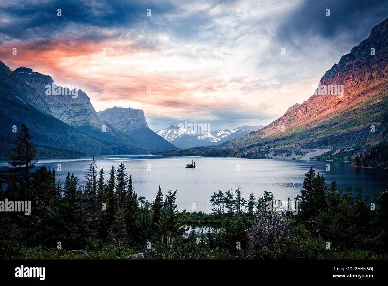 saint-mary-lake-in-the-glacier-national-park-montana-stock-photo-alamy