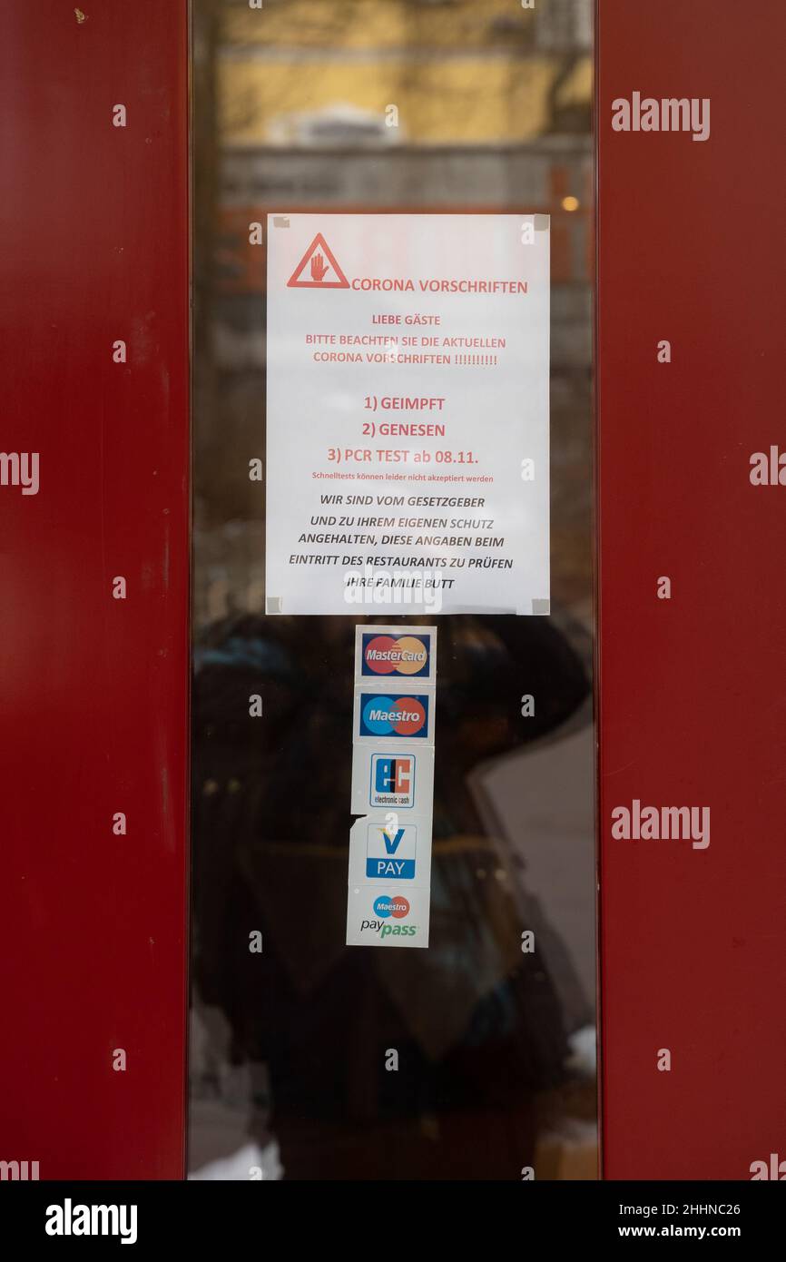 Starnberg, Germnay. 25th Jan, 2022. Sign on restaurant doors to comply with 2g rules on January 25, 2022 in Starnberg, Bavaria. While Covid infections are rapidly increasing due to the Omicron variant. (Photo by Alexander Pohl/Sipa USA) Credit: Sipa USA/Alamy Live News Stock Photo