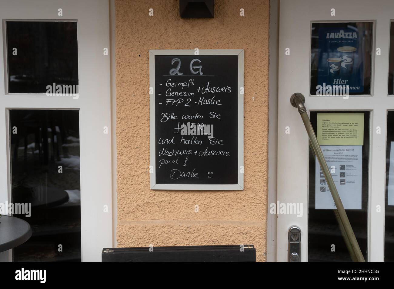 Starnberg, Germnay. 25th Jan, 2022. Signs on restaurant doors to comply with 2g rules on January 25, 2022 in Starnberg, Bavaria. While Covid infections are rapidly increasing due to the Omicron variant. (Photo by Alexander Pohl/Sipa USA) Credit: Sipa USA/Alamy Live News Stock Photo