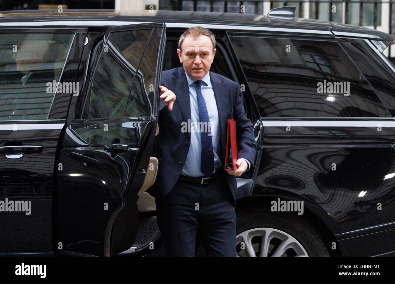 London, UK. 25th Jan, 2022. George Eustice, Secretary of State for Environment, Food and Rural Affairs, attends the weekly Cabinet meeting in Downing Street. Prime Minister, Boris Johnson, is under intense pressure following allegations of various parties at Number 10. Credit: Mark Thomas/Alamy Live News Stock Photo