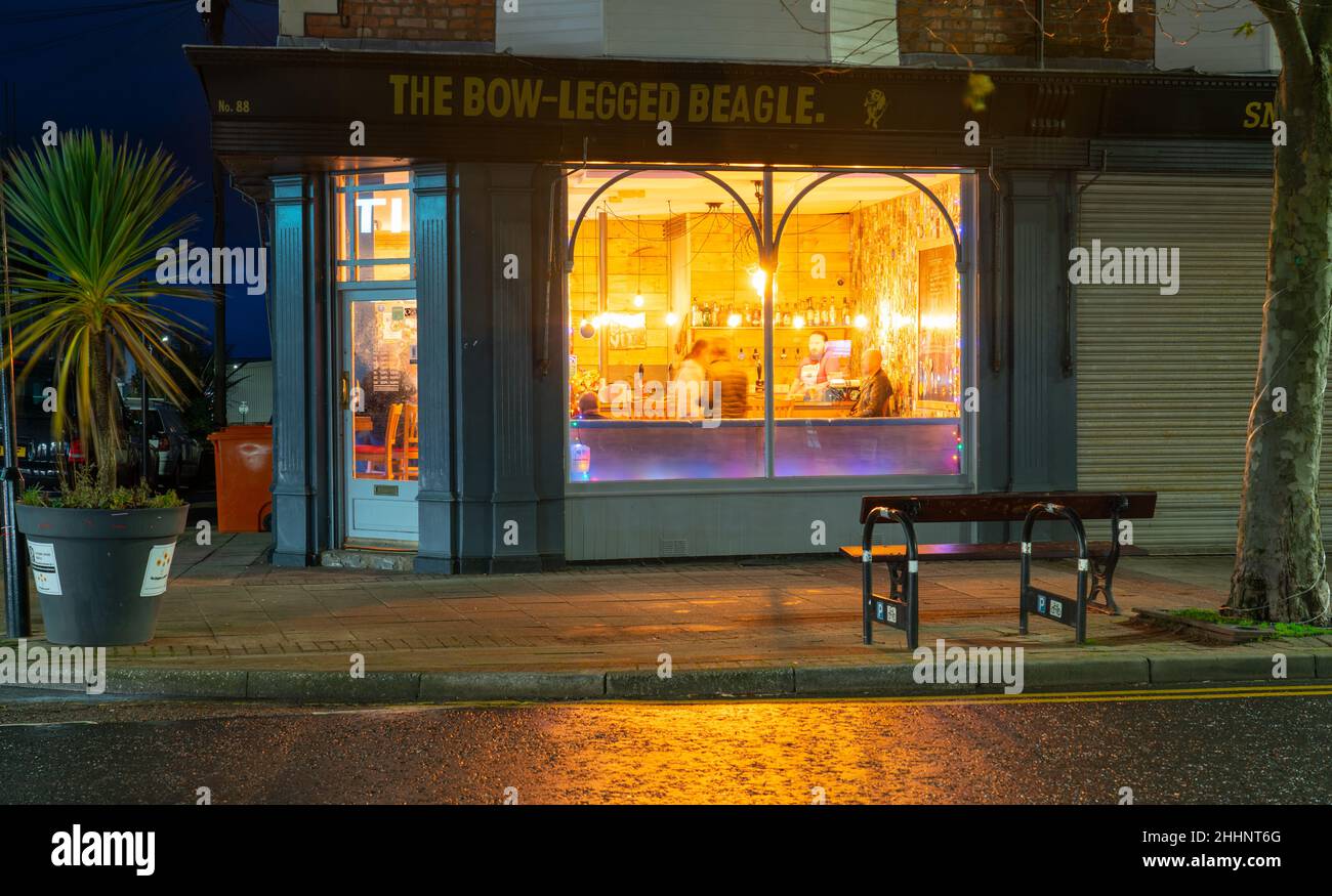 The Bow Legged Beagle, 88 Victoria Road, New Brighton, The Wirral. Image taken in December 2021. Stock Photo