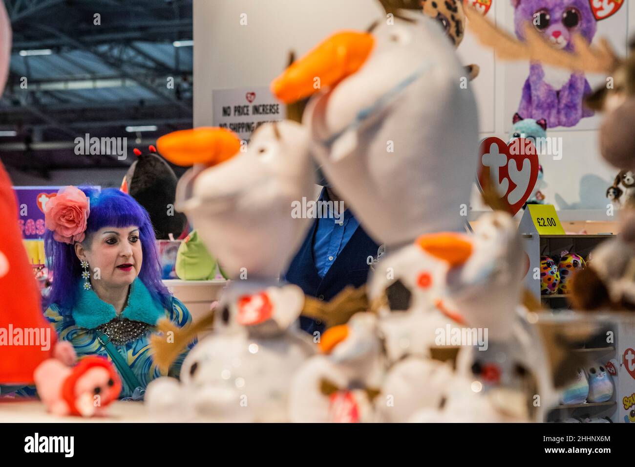 London, UK. 25th Jan, 2022. Olaf from Frozen from TY toys - The 68th Toy Fair at Olympia in London. A trade show organised by the British Toy & Hobby Association, BTHA. Credit: Guy Bell/Alamy Live News Stock Photo