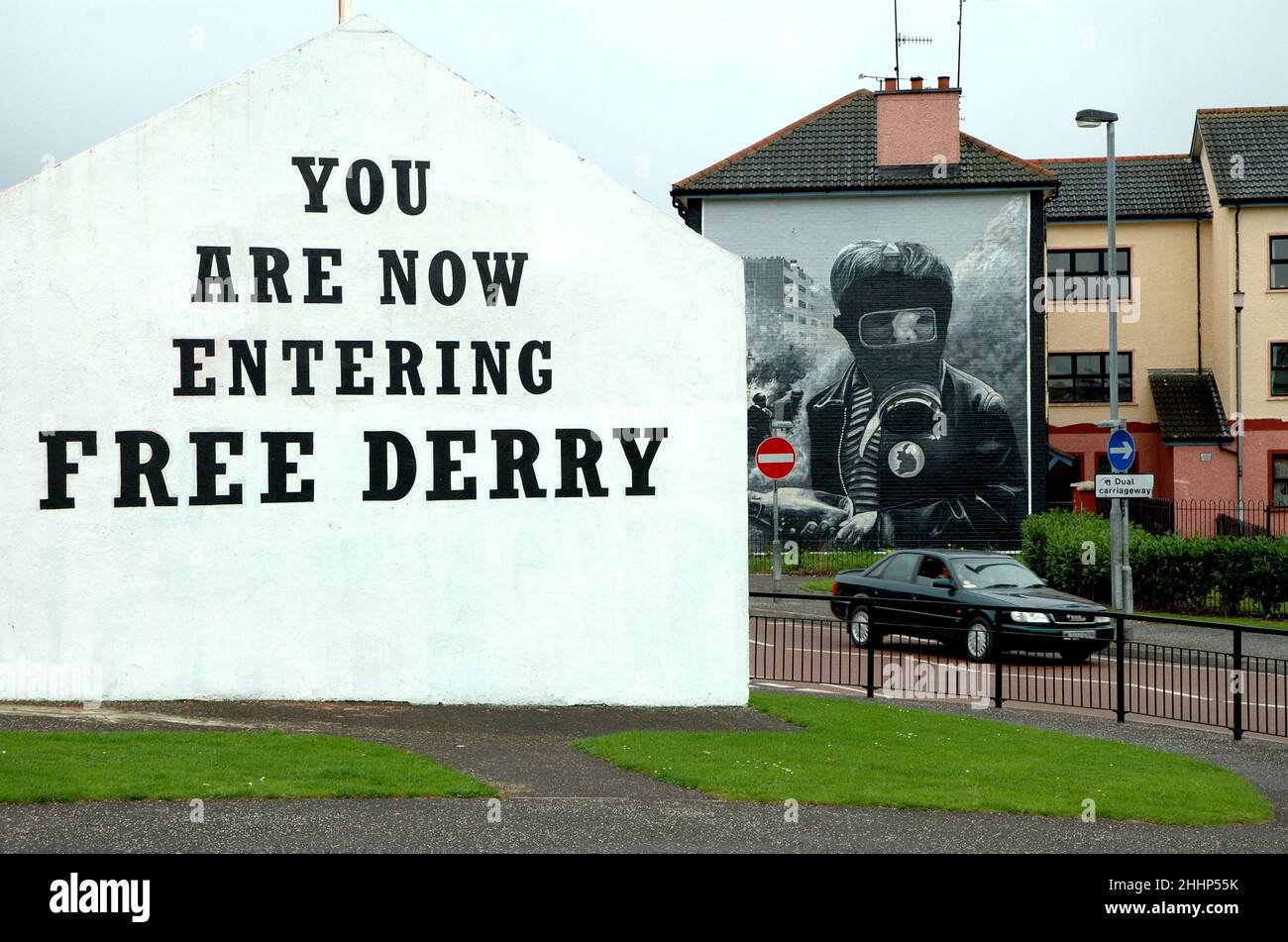 Northern Ireland. Ulster. Derry-Londonderry. Fresco announcing the entrance to the Catholic district of Bogside, called Free Derry. Stock Photo