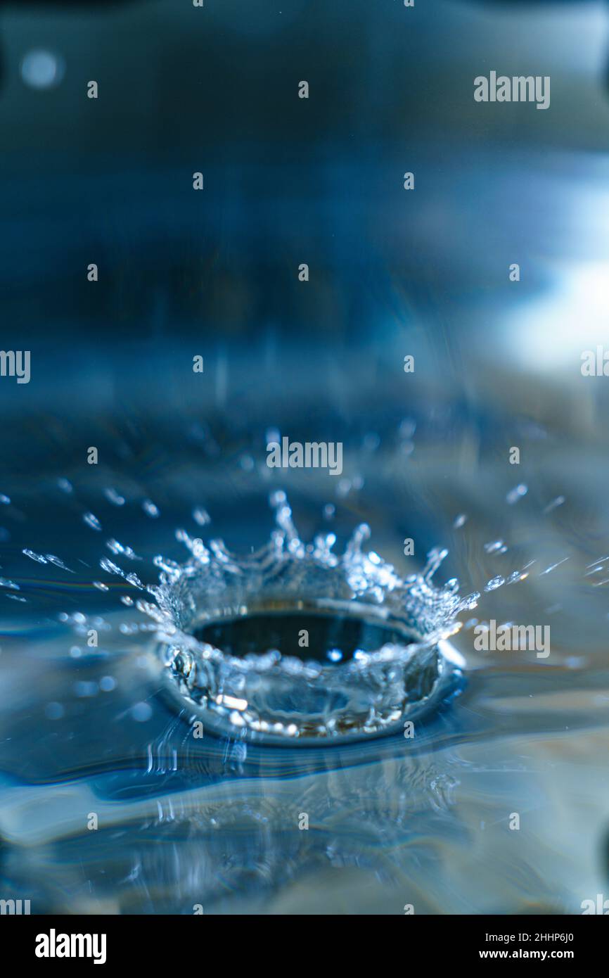 Rain drops hitting surface water hi-res stock photography and images ...
