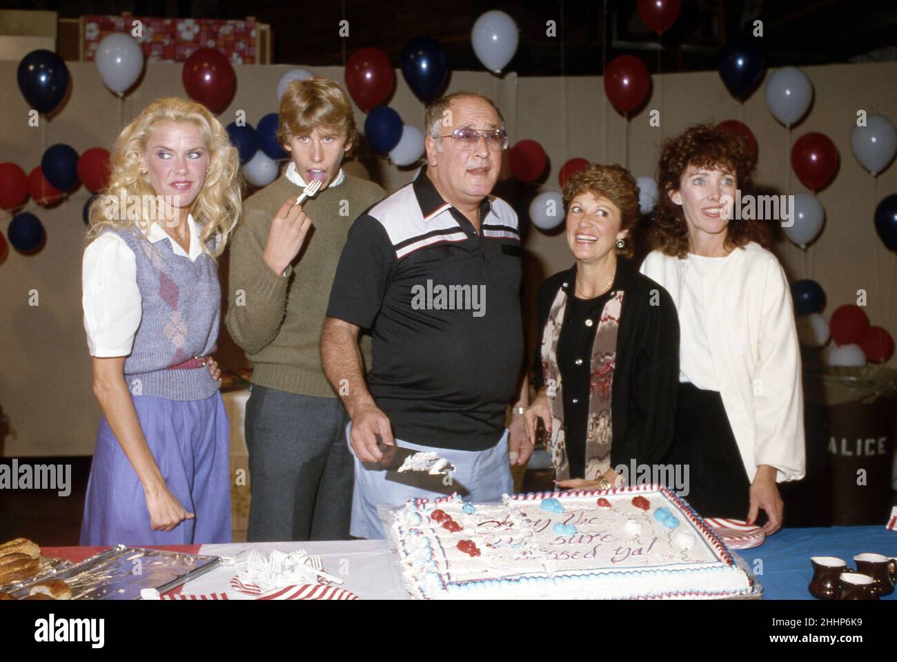 Alice Cast- Celia Weston, Philip McKeon, Vic Tayback, Linda Lavin and Beth Howland. Circa 1980's  Credit: Ralph Dominguez/MediaPunch Stock Photo