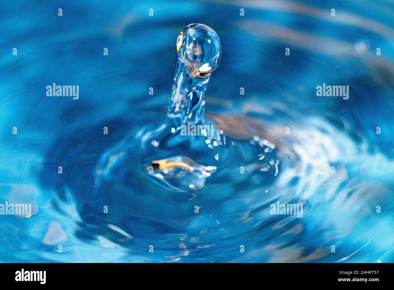 Water drops falling in slow hi-res stock photography and images - Alamy