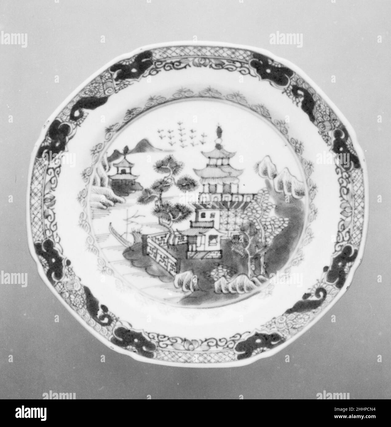 Plate 16th19th century China. Plate 47551 Stock Photo Alamy