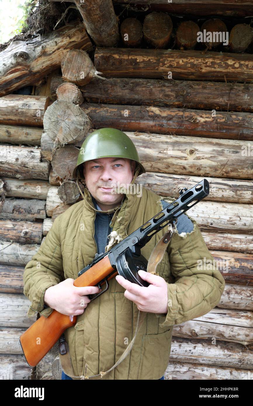 Portrait of soldier posing with PPSh-41 submachine gun Stock Photo - Alamy