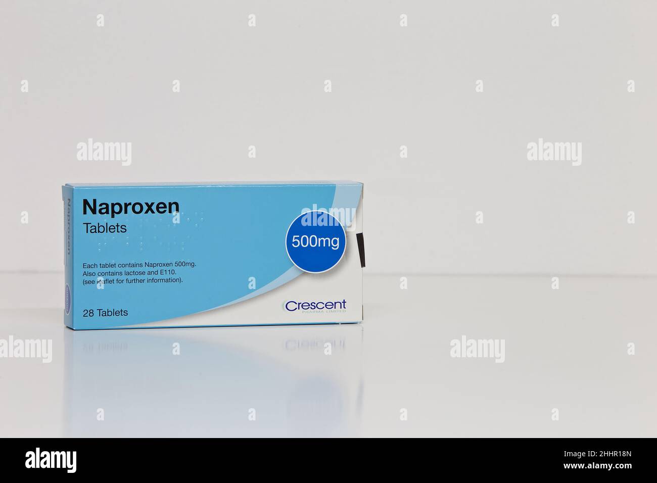 500mg Naproxen Tablets belong to a group of medicines called Non-Steroidal Anti-inflammatory Drugs or NSAIDs. Stock Photo