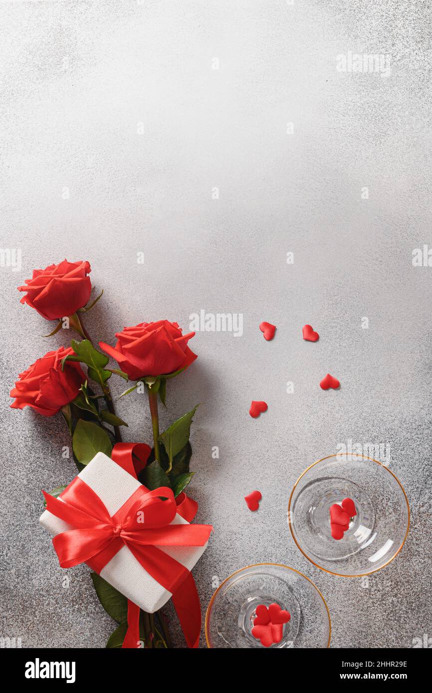 Happy birthday card red roses hi-res stock photography and images - Alamy