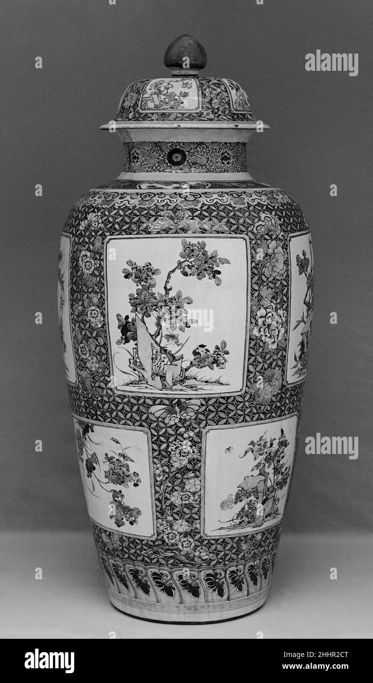 Fine chinese ceramics Black and White Stock Photos & Images - Alamy