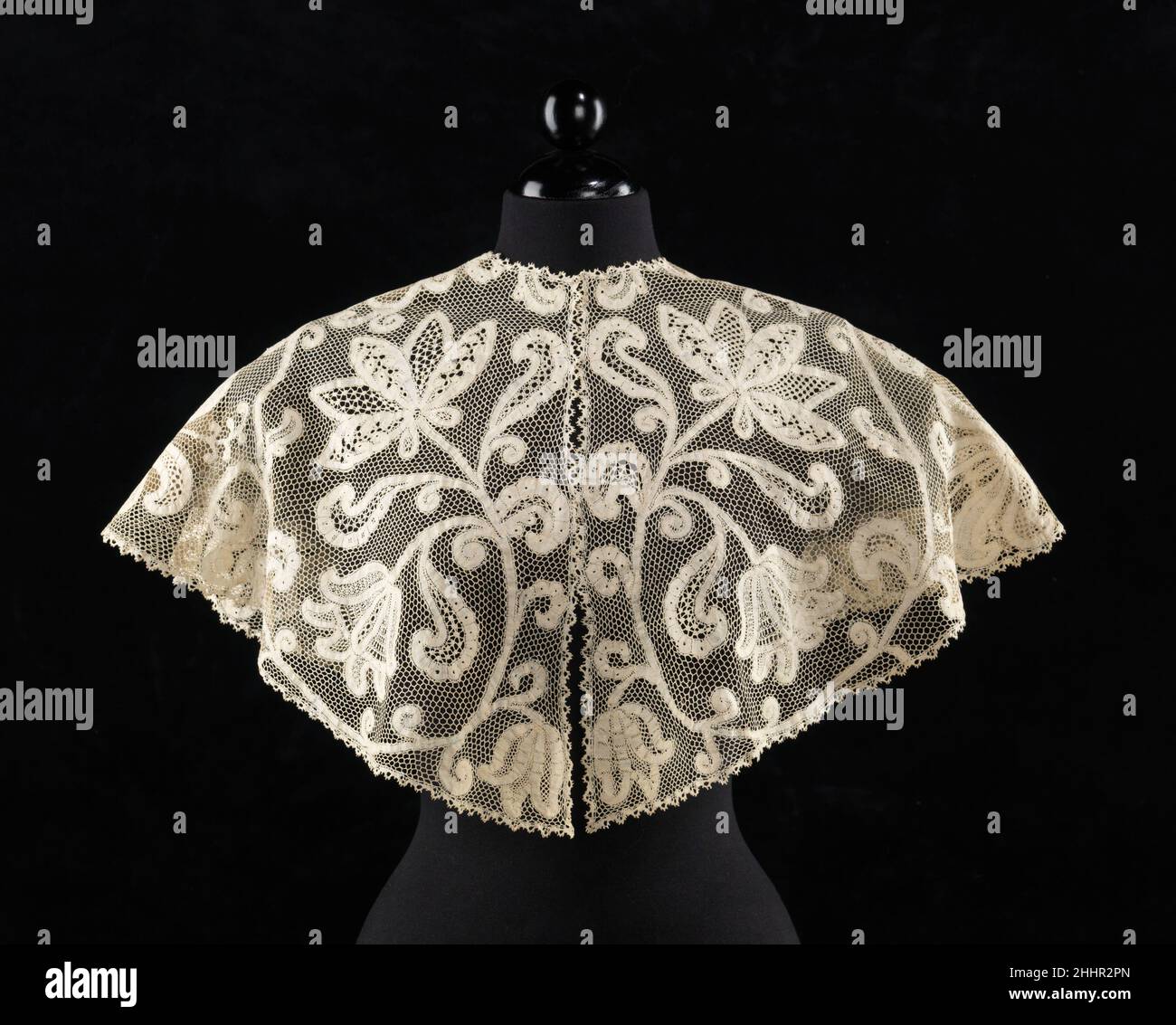 Collar ca. 1890 Italian Collars this size have a strong presence and this  scale is a good vehicle for large and dramatic lace designs such as this  one. Notable in the design