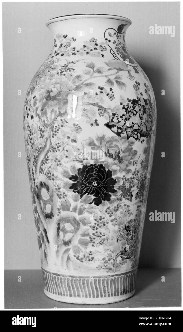 Blue and white porcelain vases Black and White Stock Photos & Images ...