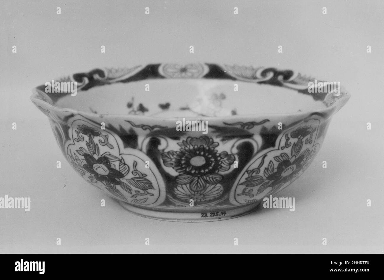 Bowl 1680 Japan. Bowl. Japan. 1680. White porcelain decorated in enamels (Arita ware, Imari type). Edo period (1615–1868). Ceramics Stock Photo