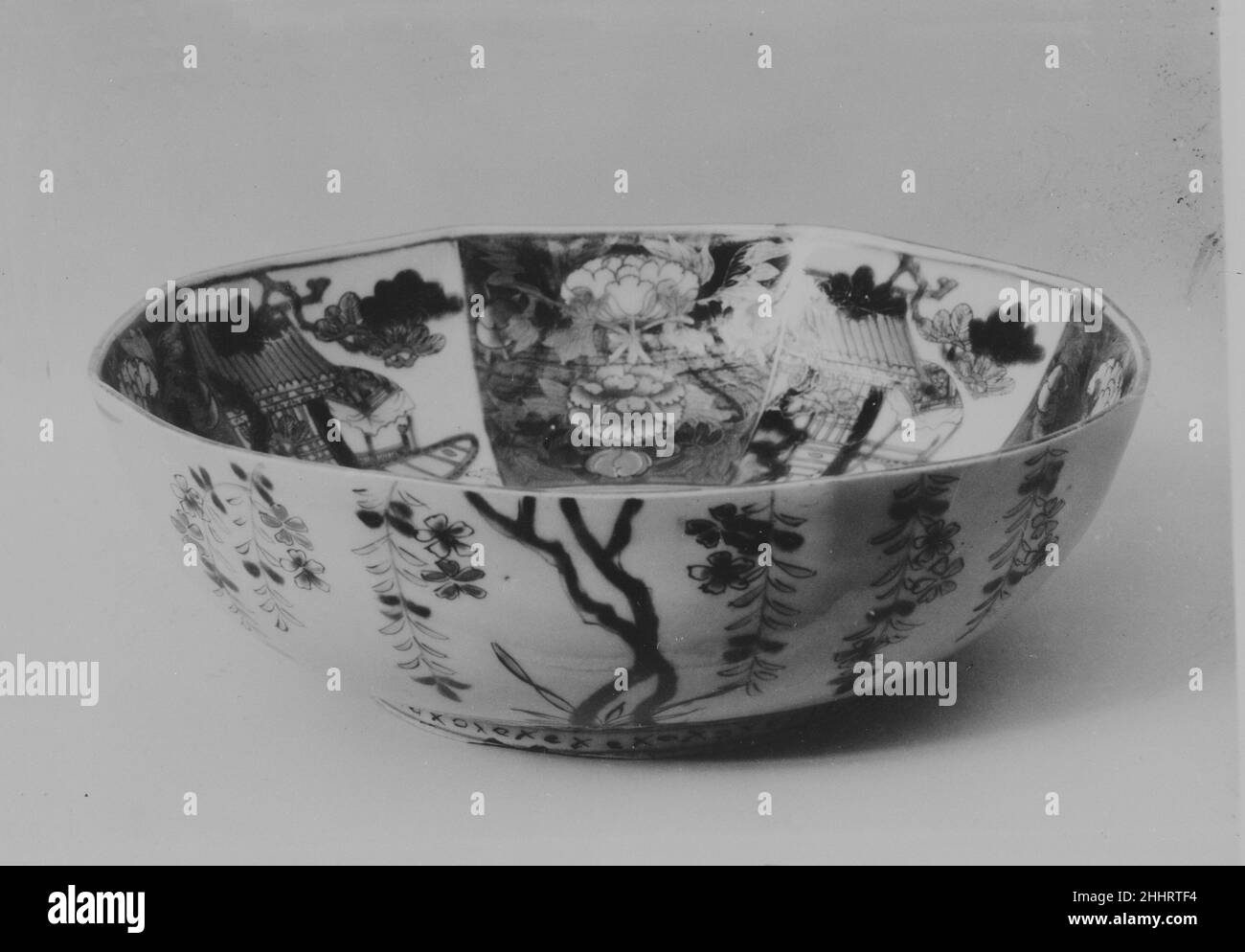 Bowl 1750 Japan. Bowl. Japan. 1750. Porcelain decorated with enamels (Arita ware, Imari type). Edo period (1615–1868). Ceramics Stock Photo