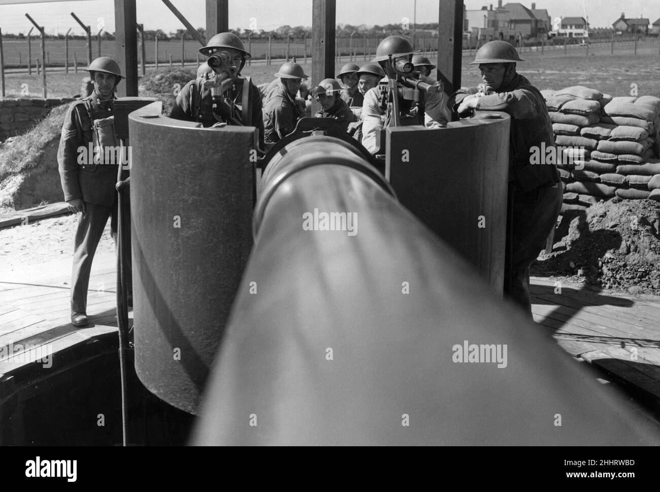 Anti aircraft spotters and gunners of the Britsh Army on the look out for enemy aircraft during the Second World War. 24th May 1940. Stock Photo