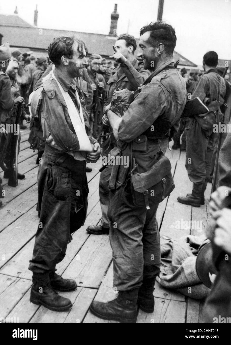 WW2  Troops on the quayside  after returning from the biggest ever Combined Operations daylight raid on Dieppe. Canadian and British Special Service Troops, a detachment of a US Rangers  and a small contingent of Fighting French took part.  August 1942. Stock Photo