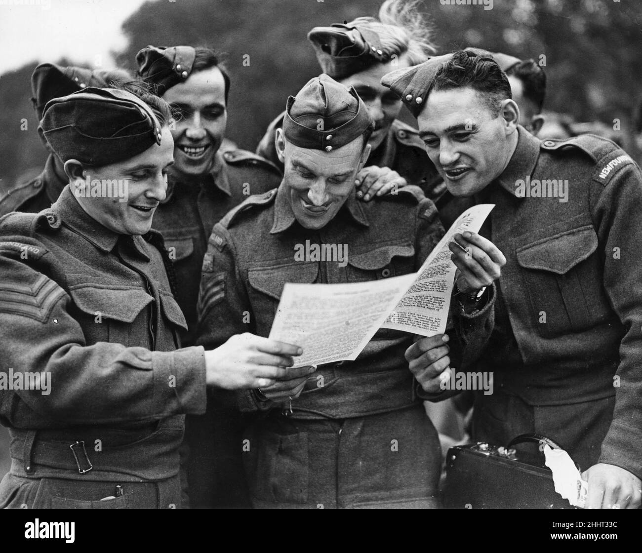 The 31st Continent Of Newfoundland Militia Volunteers Arrive In London   The 31st Continent Of Newfoundland Militia Volunteers Arrive In London From Canada Via A British Port During The Second World War12th October 1942 2HHT33C 