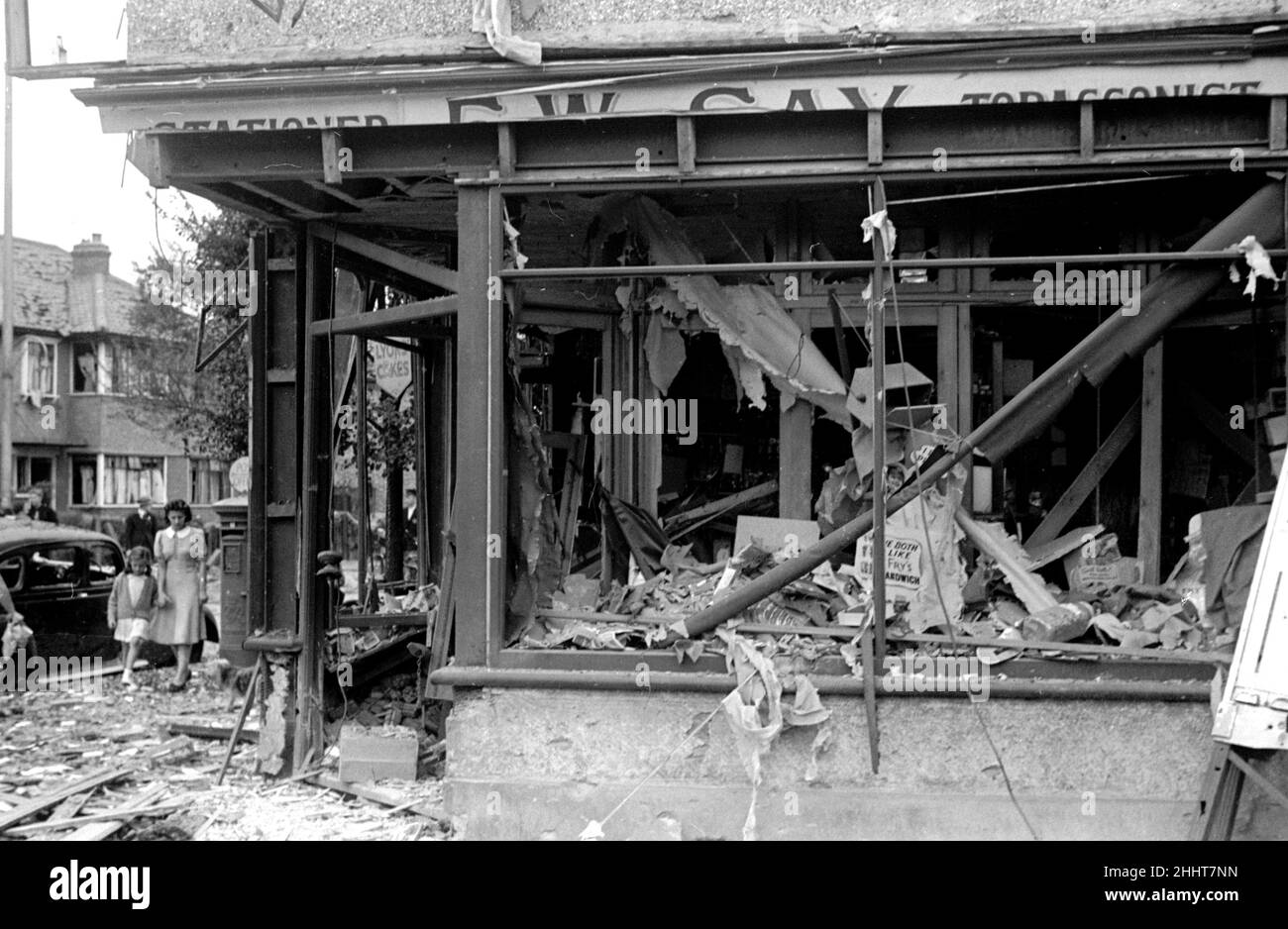 Alfieri. Air Raid damage, Malden.Badly damaged tabacconist. August 16th 1940. L157 Stock Photo