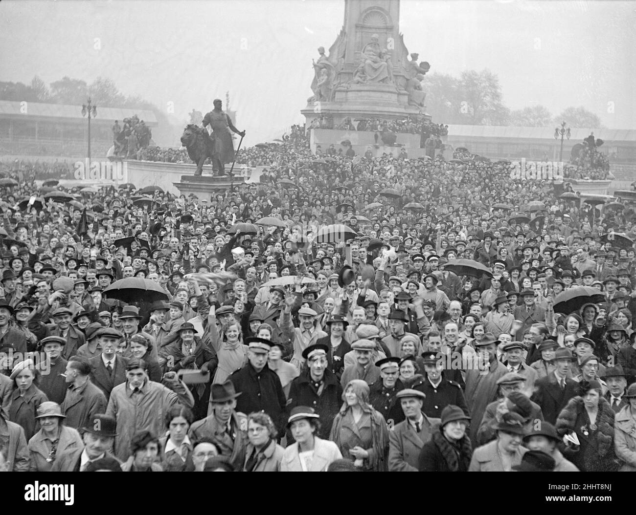 Coronation of King George VI. Part of the huge crowd gathered by the Victoria Memeoral outside Buckingham Palace to watch the procession. 12th May 1937. Stock Photo