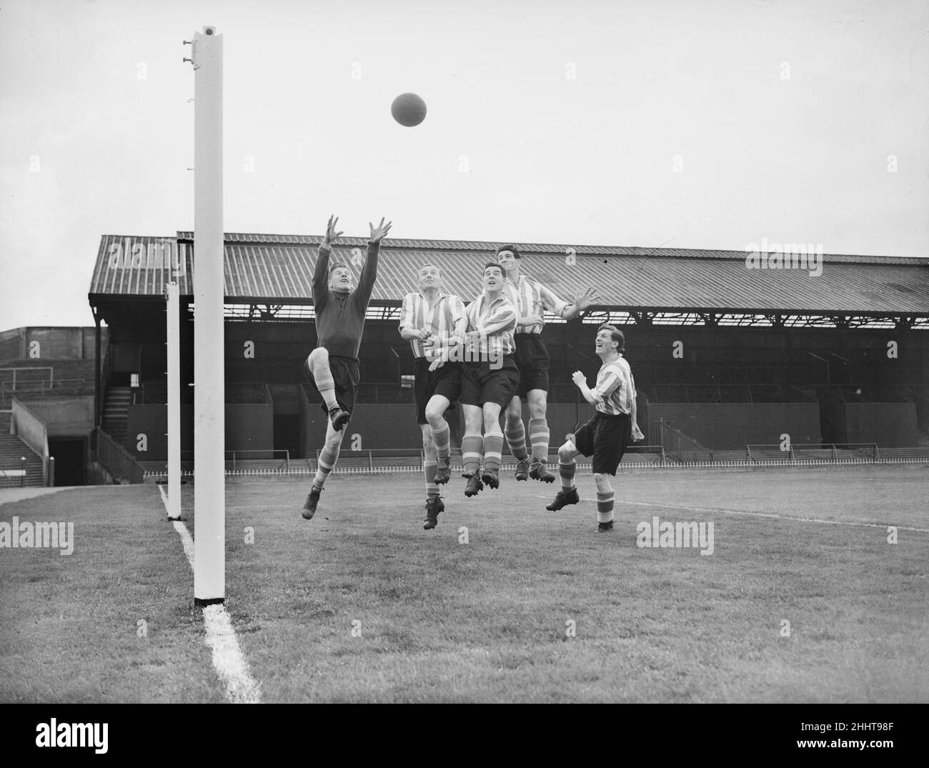 Headering hi-res stock photography and images - Alamy