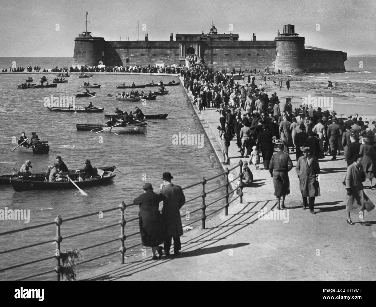 Holidaymakers making the most of the August Bank holiday sun at Peach Rock Battery on New Brighton's sea front. 1st August 1938 Stock Photo