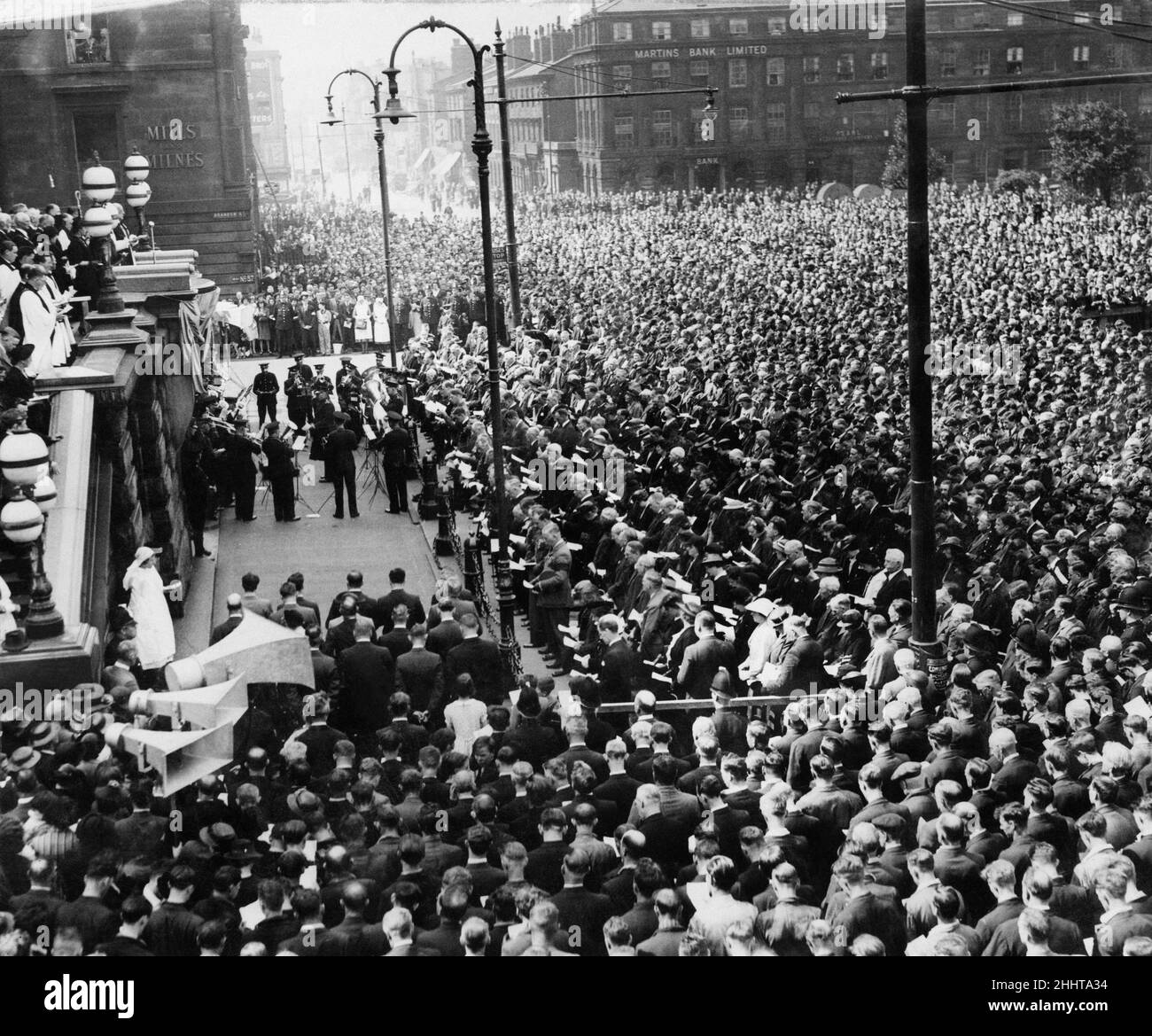 The crowd massed in Hamilton Square Birkenhead at the Memorial Service for the Thetis. Among the were the dockers you see in the picture on the left joining bareheaded in the singing of the hymns.8th August 1939 Stock Photo