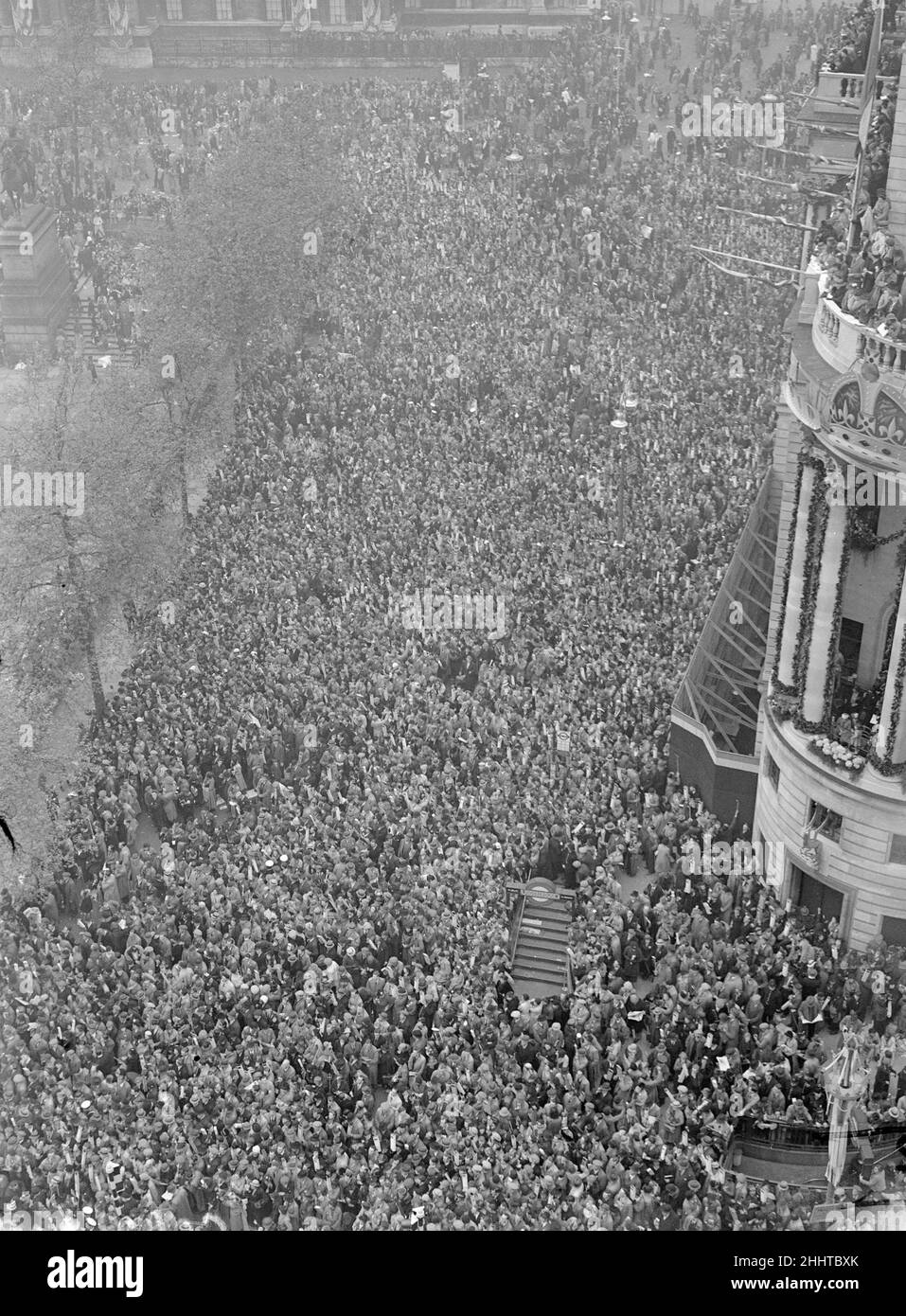 Coronation of King George VI.Part of the huge crowd gathered in Trafalgar Square awaiting  the arrival of golden state coach containing King George VI on its return to Buckingham Palace . 12th May 1937. Stock Photo