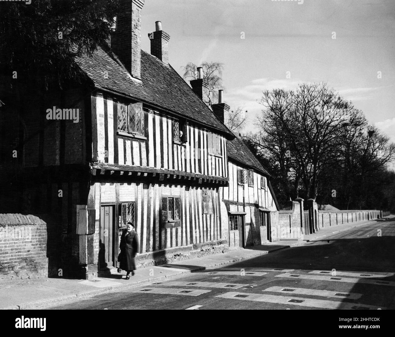 Church Cottages, Northchurch, Hertfordshire. it is believed these houses were once the rectory of St Mary's Church which is behind the cottages. 18th May 1943. Stock Photo