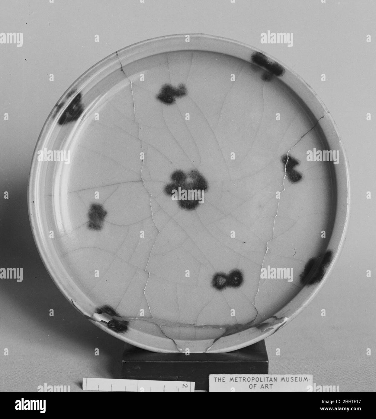 Plate China. Plate. China. Porcelain (Longquan ware). Song dynasty (960