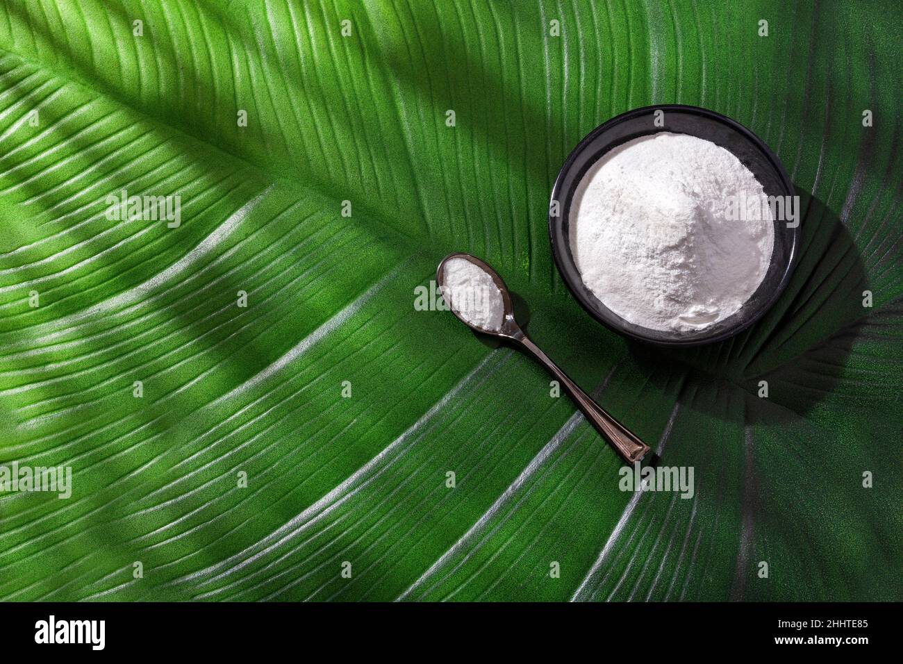 Baking soda, crystalline solid compound green leaf Stock Photo Alamy