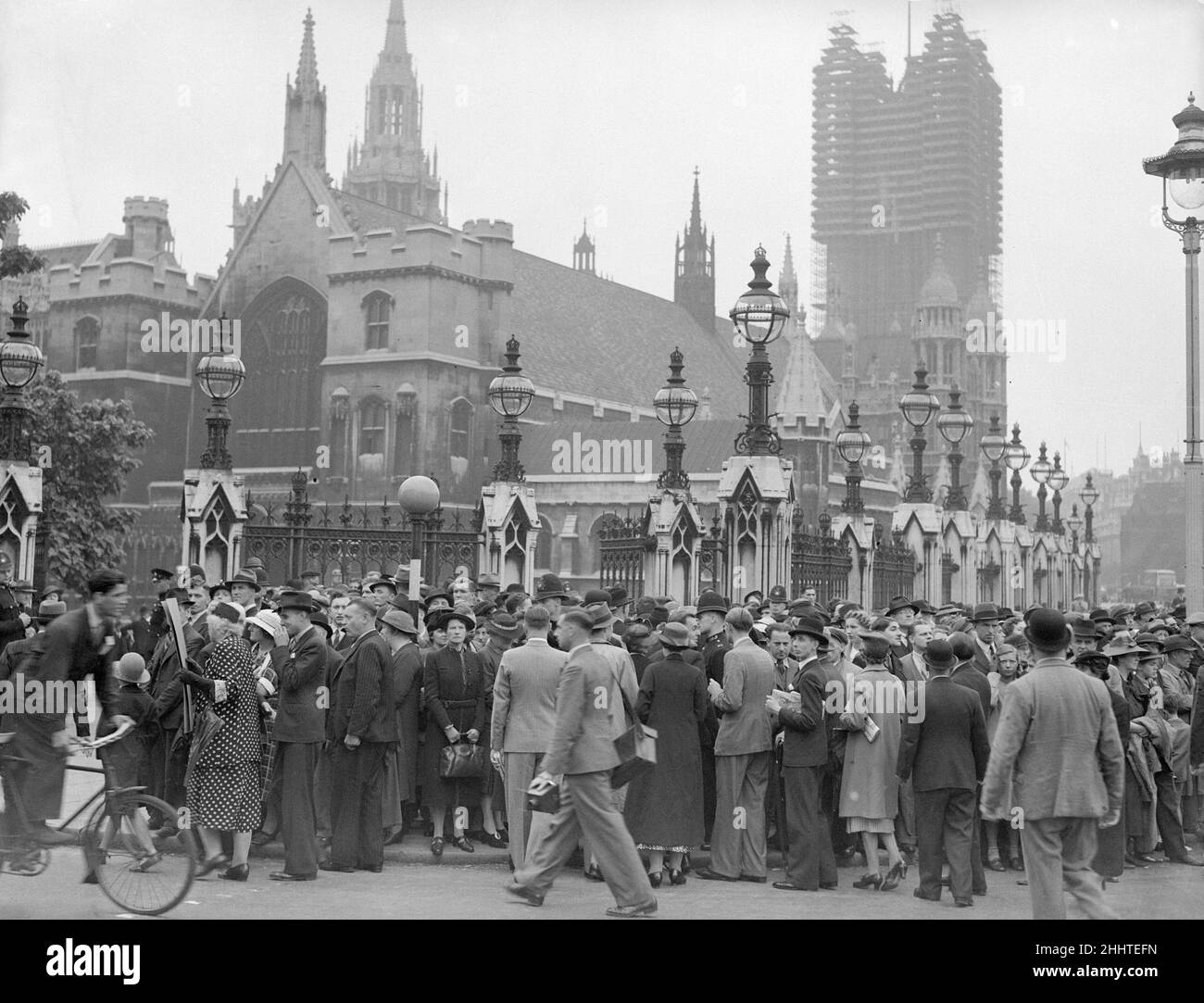 3rd September 1939, Large crowds gathered outside the Houses of Parliament as the zero hour 11am approached which was the time limit for the ultimatum to Germany to expired. Prime Minister Neville Chamberlain announced shortly after 11 that Great Britian had declared war on Germany following the Nazi refusal to retreat from Poland Stock Photo