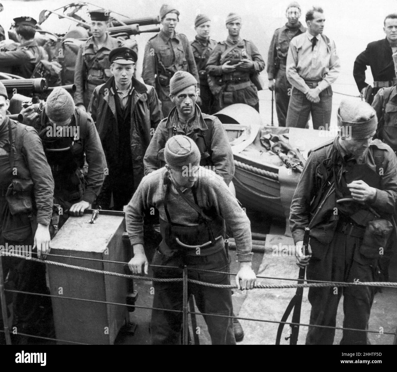 WW2  British troops disembark after returning from the biggest ever Combined Operations   daylight raid on Dieppe.  Canadian and British Special Service troops, a detachment of a US Rangers  and a small contingent of Fighting French took part.   August 1942. Stock Photo