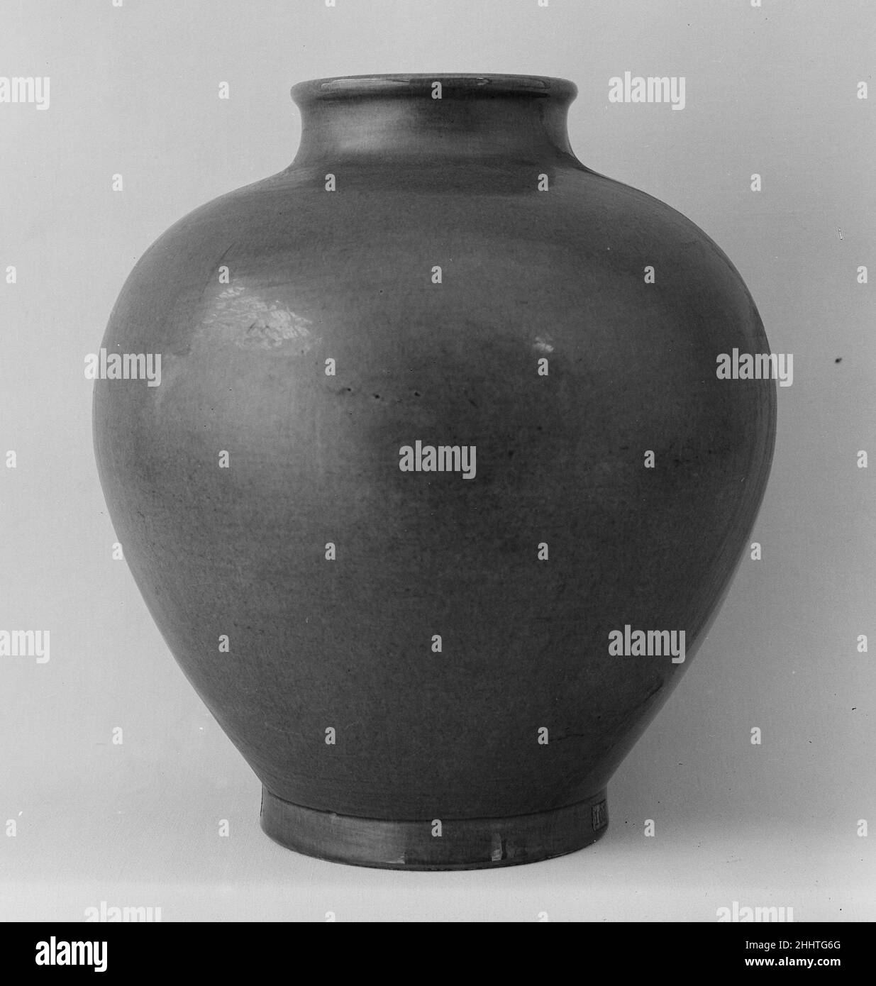 Jar China. Jar. China. Porcelain with yellow glaze. Qing dynasty (16441911), Daoguang mark and