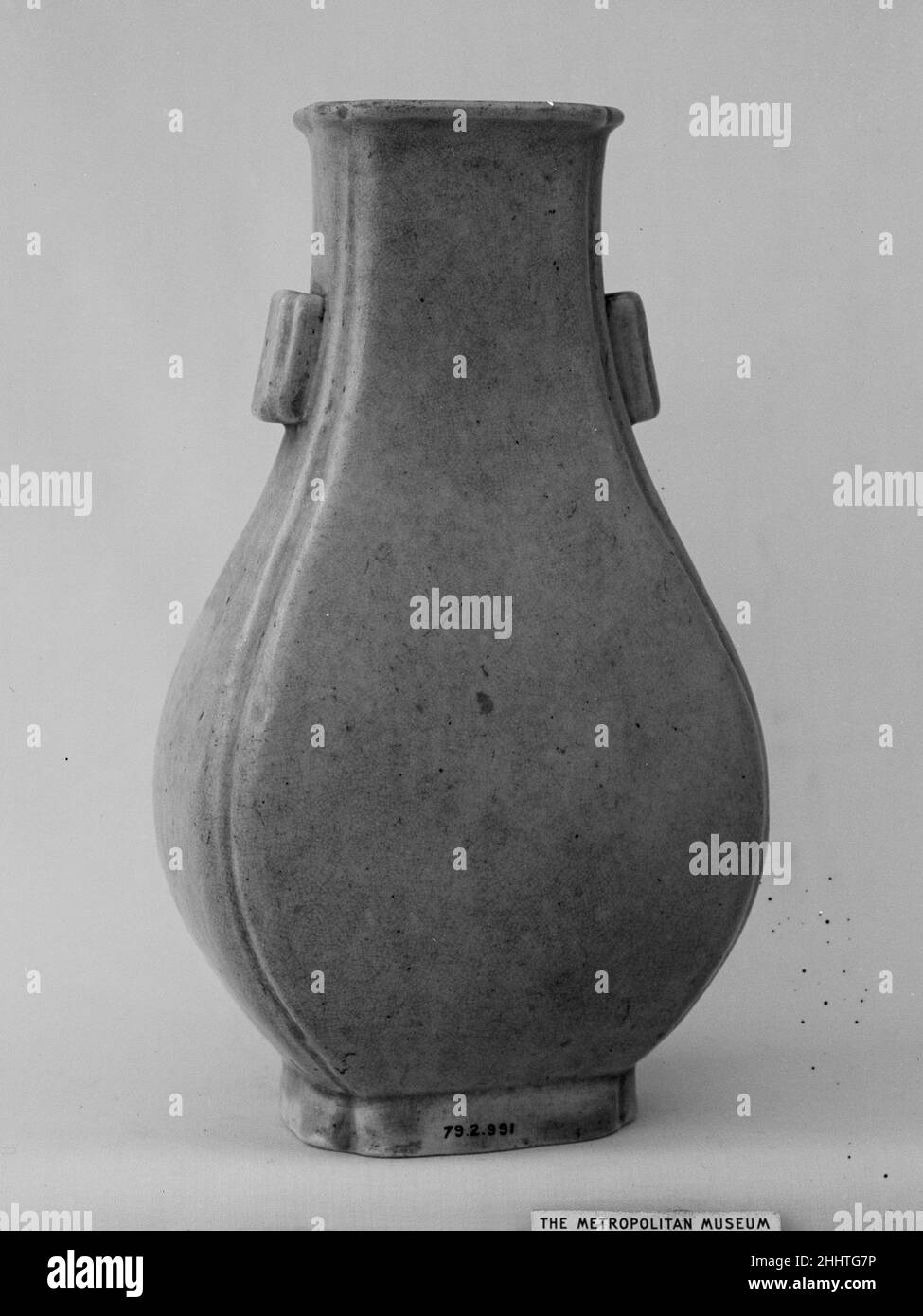 Traditional chinese ceramics Black and White Stock Photos & Images - Alamy