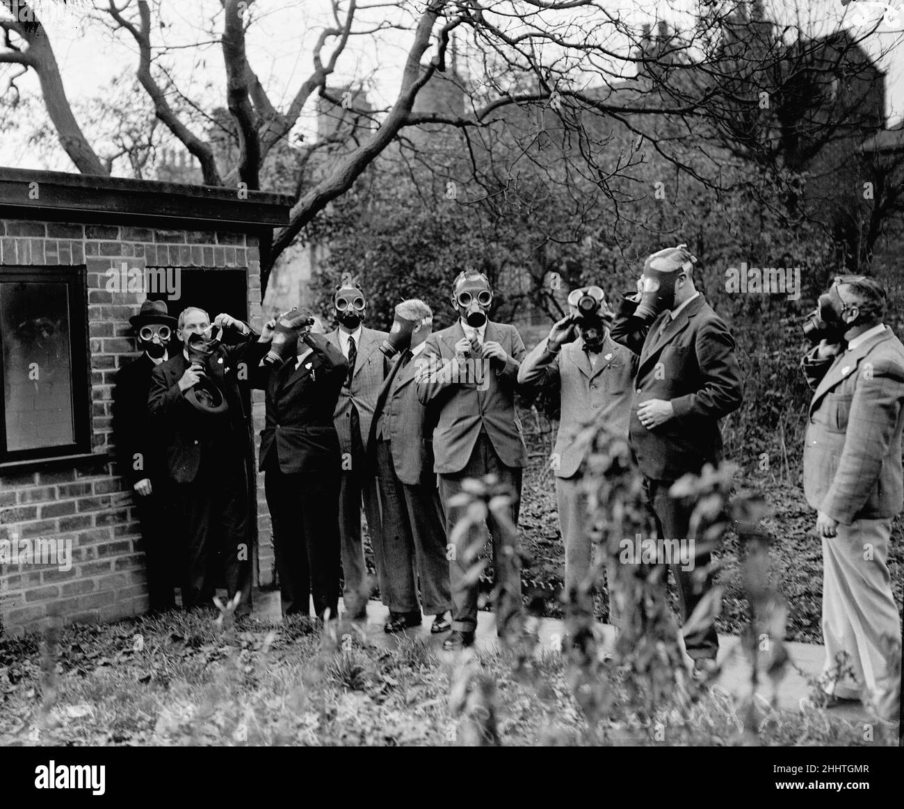 ARP Wardens testing gas masks at gas chamber, Lincoln 7 November 1938 Stock Photo