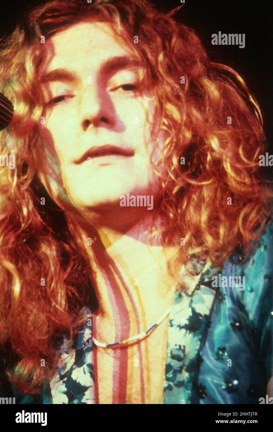 robert-plant-of-led-zeppelin-photographed-on-stage-circa-1970-s-credit