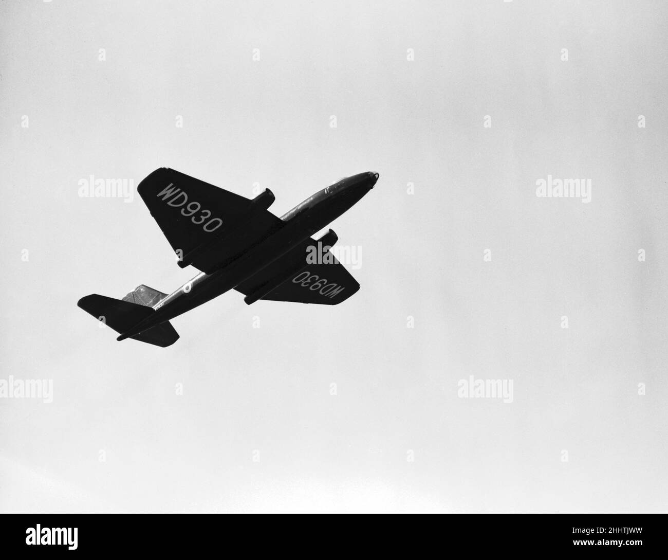 Farnborough Air Show held from 5th to 11th September 1953. Farnborough, Hampshire.The English Electric Canberra jet in flight. Stock Photo