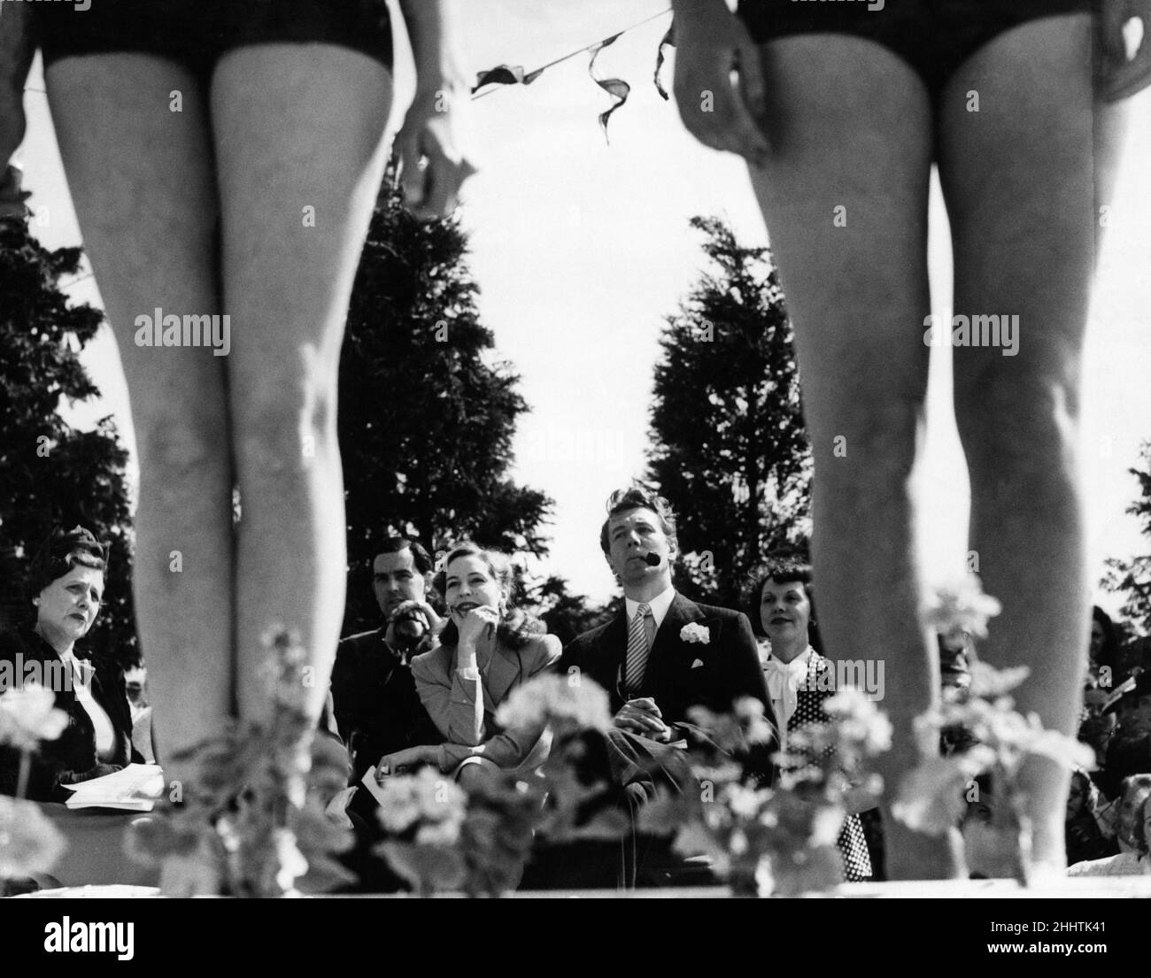 Lyons Carnival 1946, Michael Redgrave and Valerie Hobson judge the beauty competition, 1st July 1946. Stock Photo