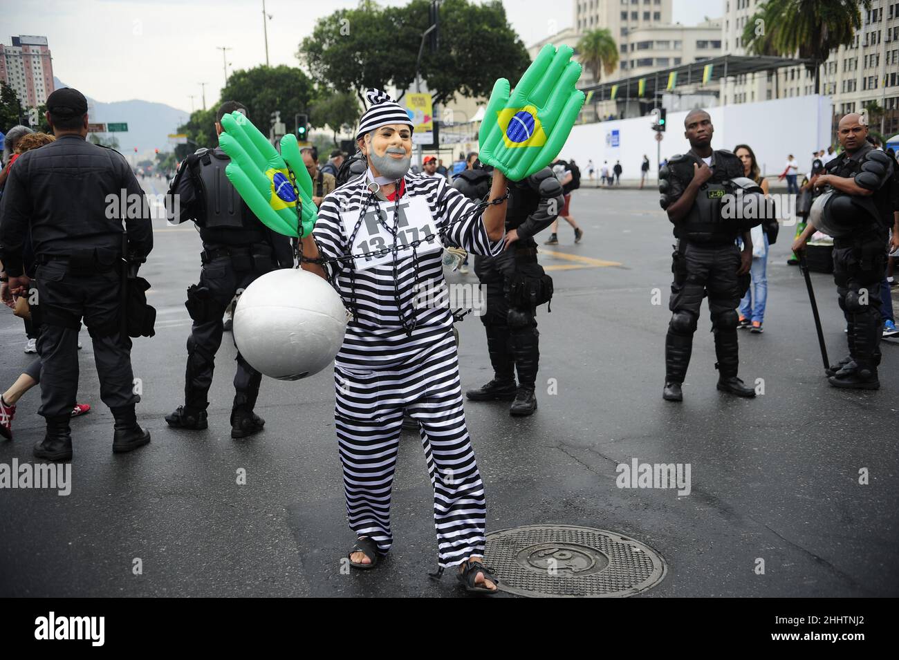 Protester wearing Lula da Silva president prisoner costume on Brazilian Independence Day. Supporters of far right wing party Stock Photo